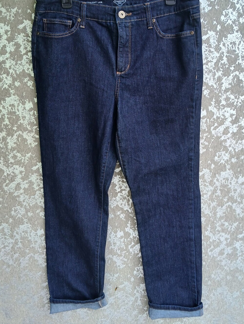 Size 10 St. John's Bay Women's Straight Leg Jeans in Dark Blue Denim